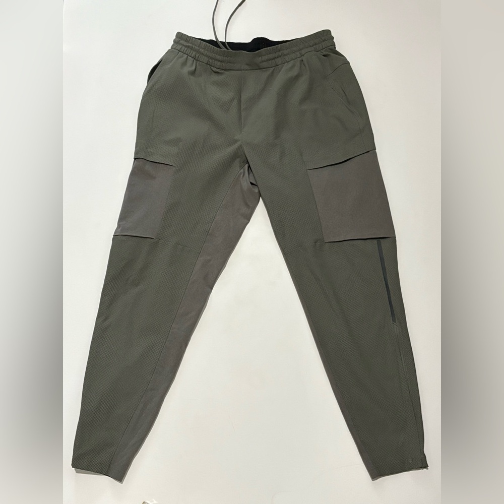 Lululemon Engineered Elements  Men's Forest Green Cargo Pants